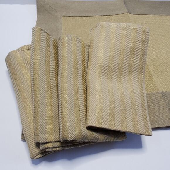 Guiliana Picomi Tessuto telaio Napkins and Placemat Set of 4 - Picture 3 of 8